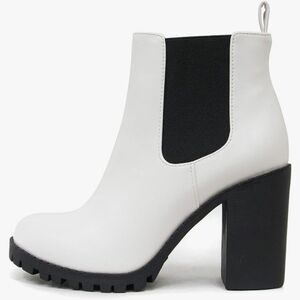 SODA SZ 5.5 White Platform Lug-Sole Booties